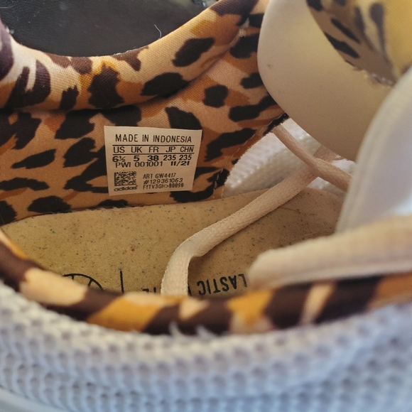 Beautiful Adidas Cloudfoam Size 6.5/38 - Picture 5 of 10